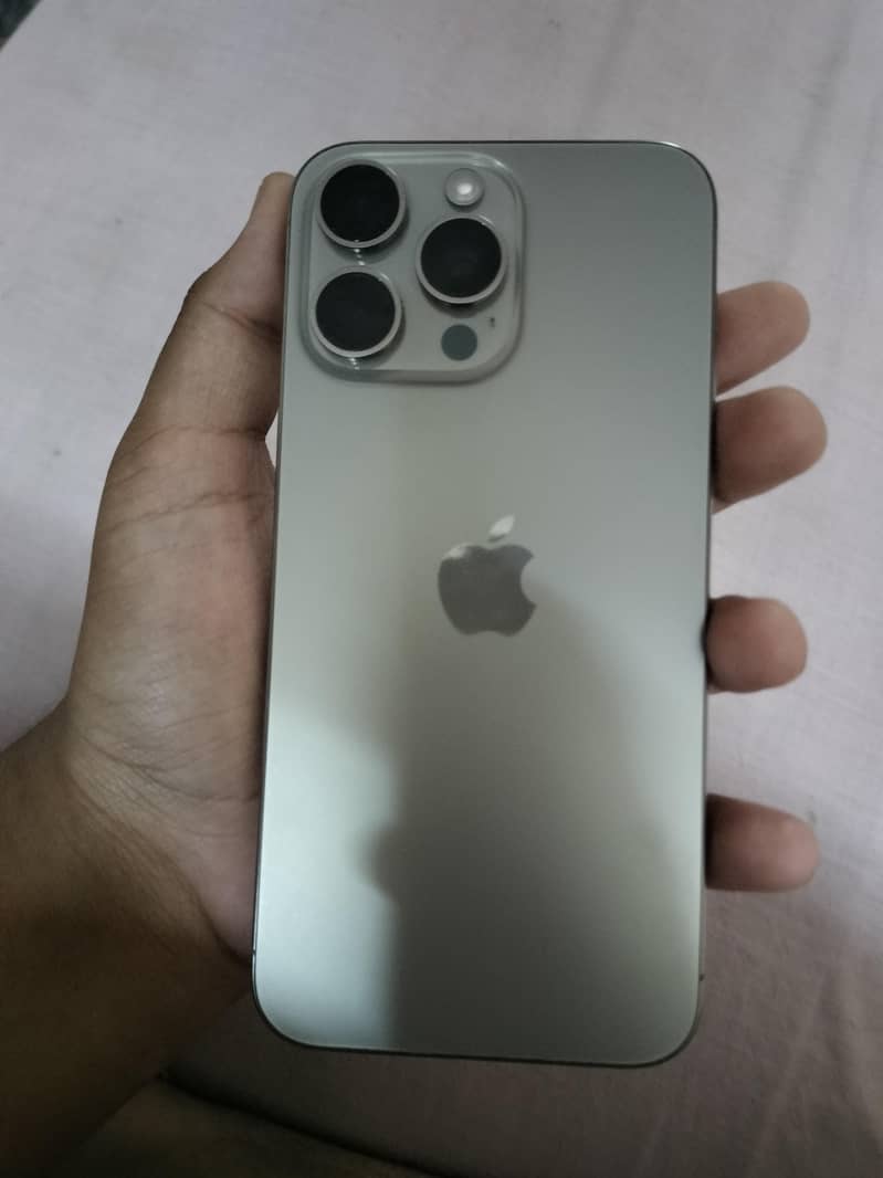 Apple iPhone 15 Pro Max 1