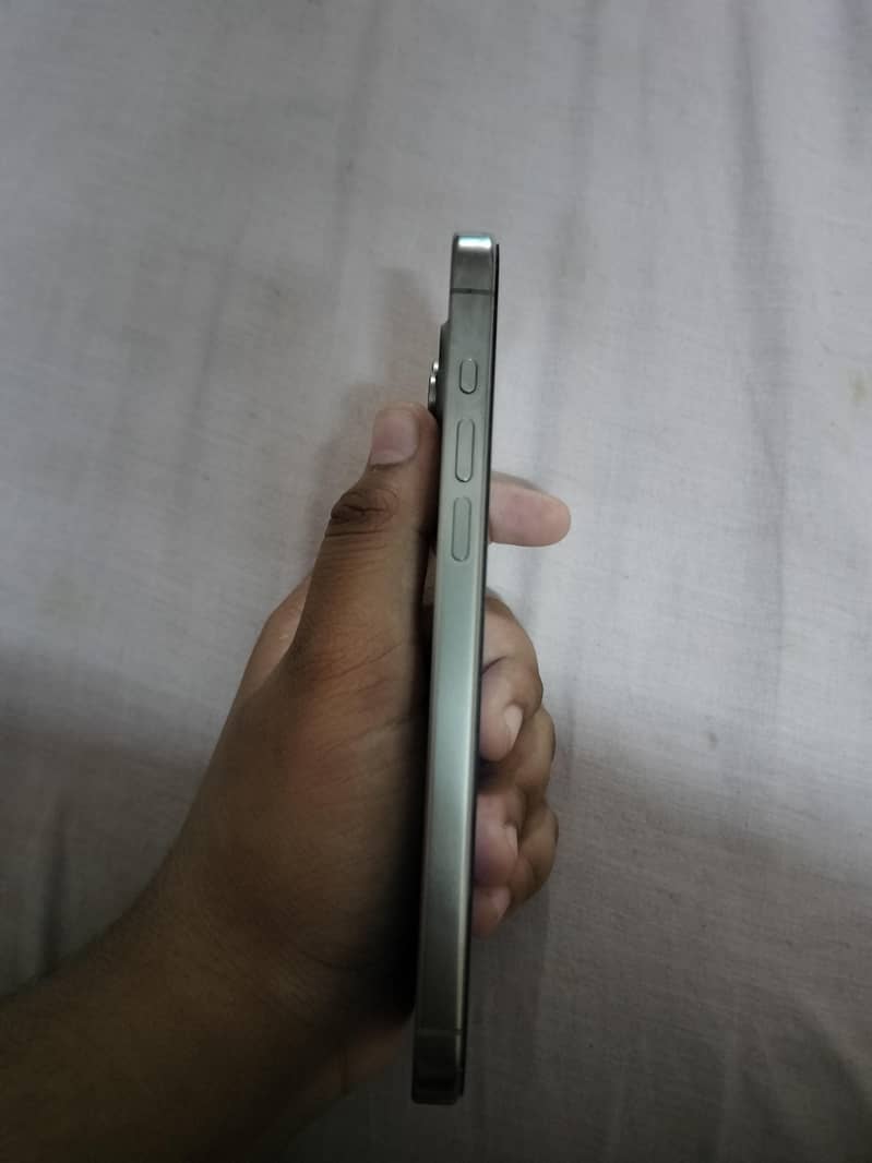 Apple iPhone 15 Pro Max 3
