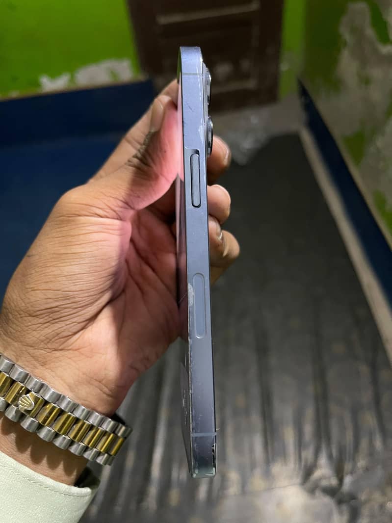 Apple iPhone 13 Pro 2