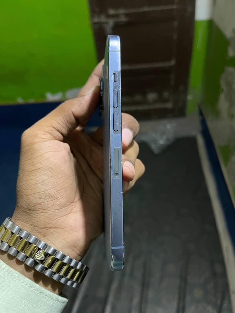 Apple iPhone 13 Pro 8