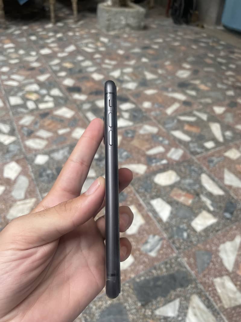 Apple iPhone 11 3