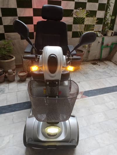 4 Wheel electric scooter for kids / old person