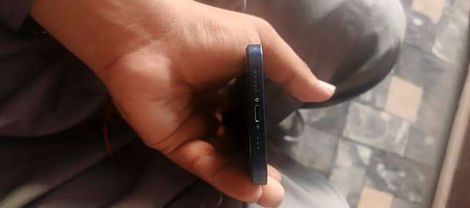 Apple iPhone 12