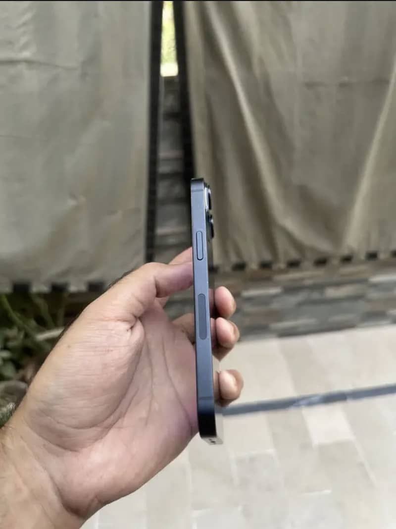 Apple iPhone 14 3