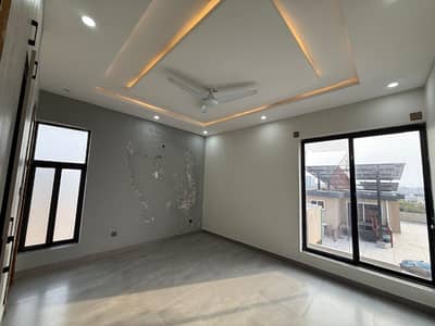 10 Marla Designer Upper Portion Ground Portion Locked For Rent