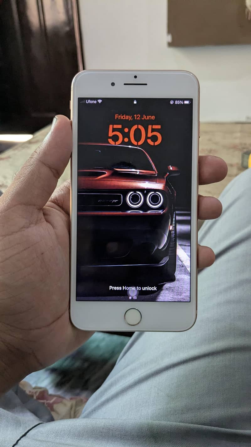 Apple iPhone 8 Plus 1