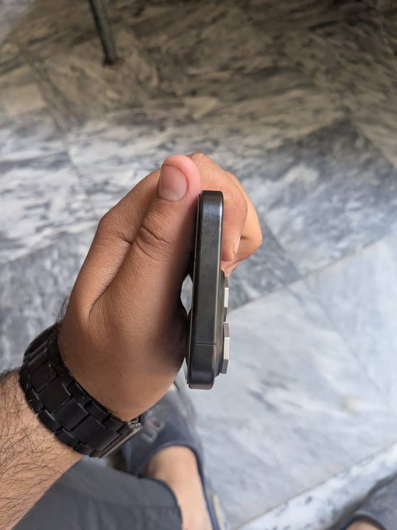 Apple iPhone 15 Pro 3