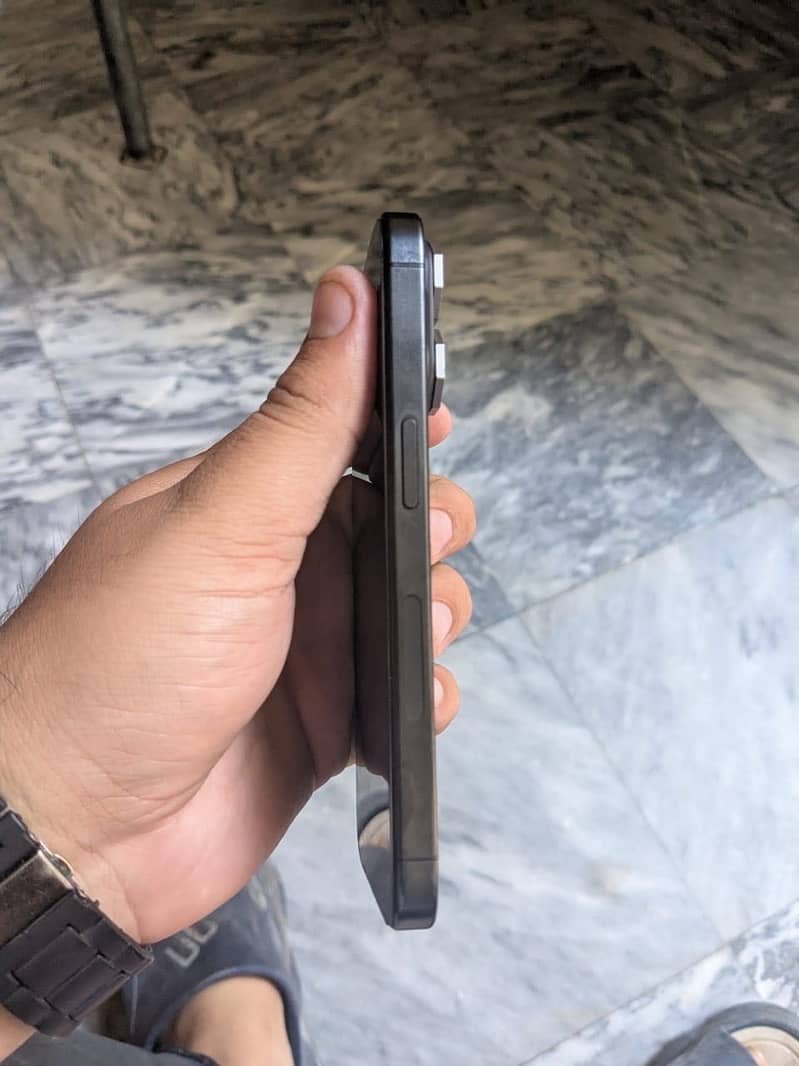 Apple iPhone 15 Pro 6