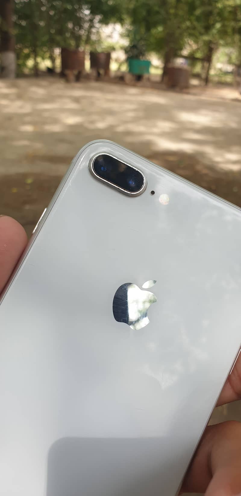 Apple iPhone 8 Plus 1