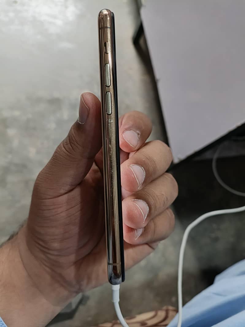 iphone 11 pro 4