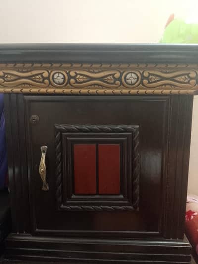 Brown Wooden Side Table – Excellent Condition Title