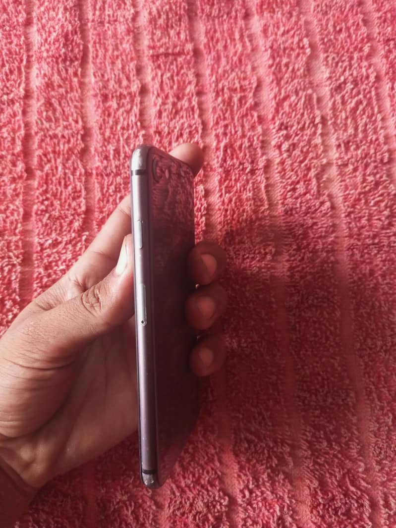 Apple iPhone 8 3