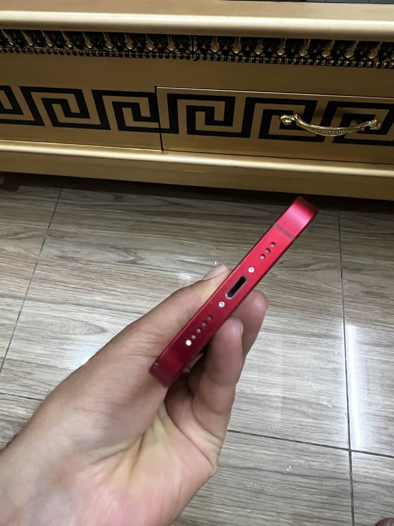 Apple iPhone 13 2