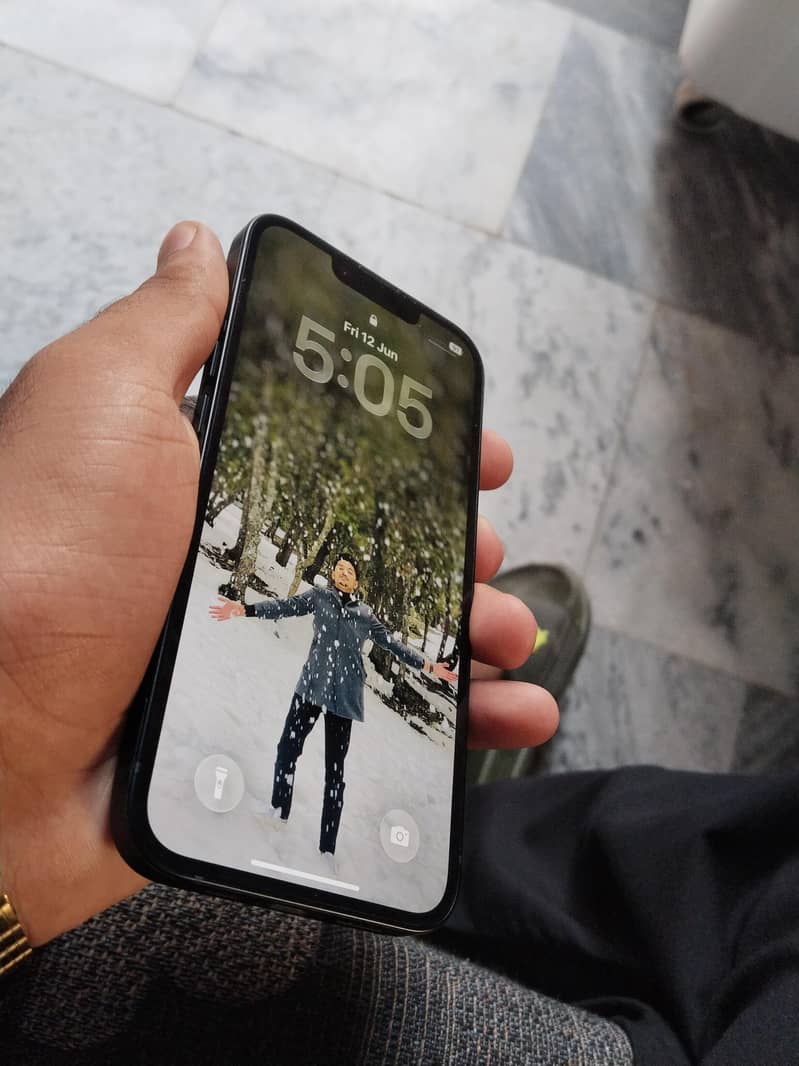Apple iPhone 13 5
