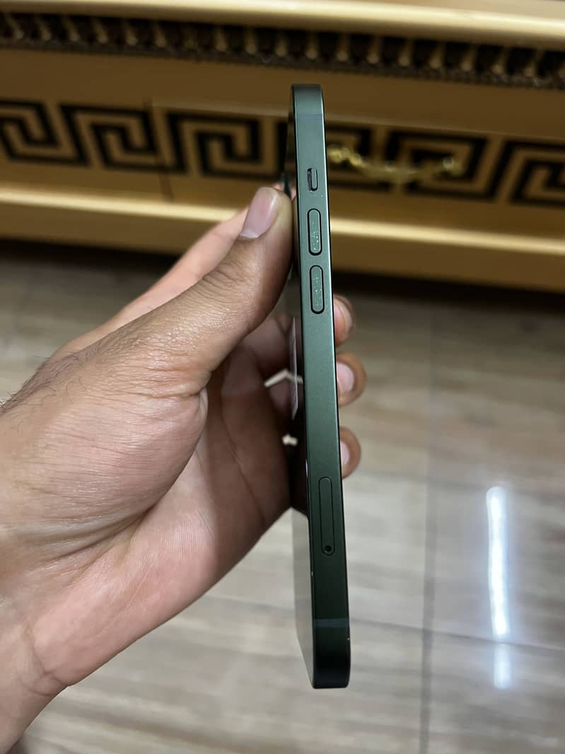 Apple iPhone 13 2