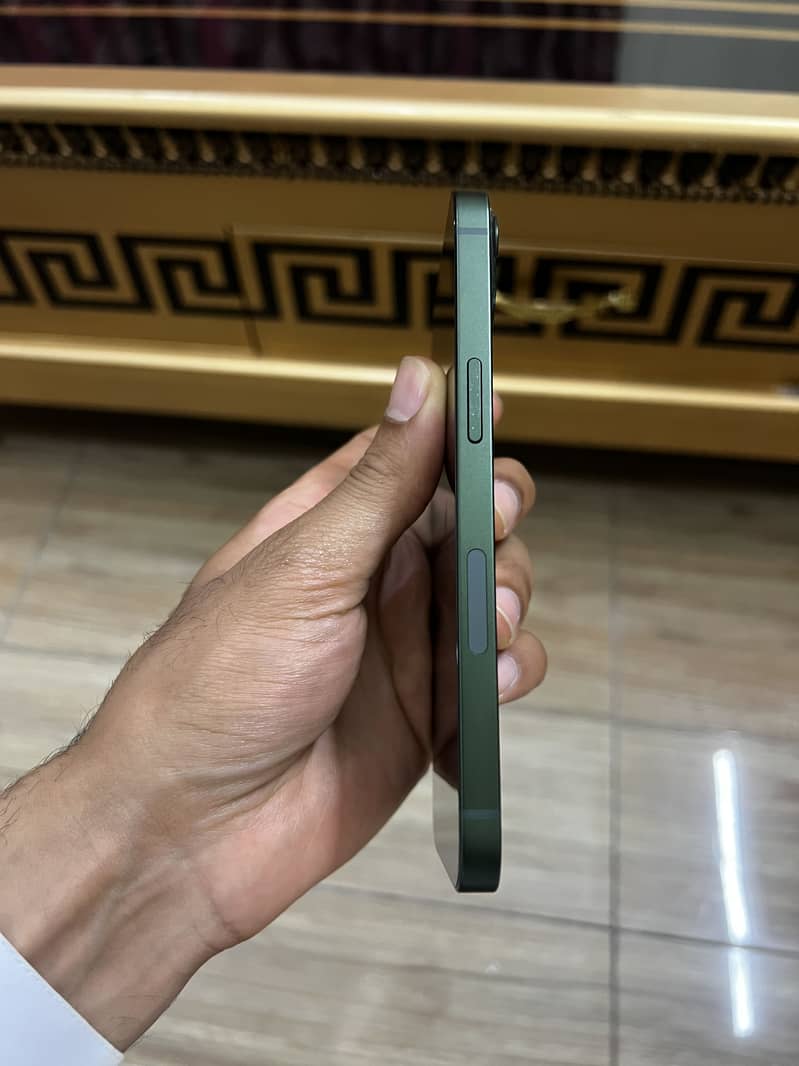 Apple iPhone 13 3