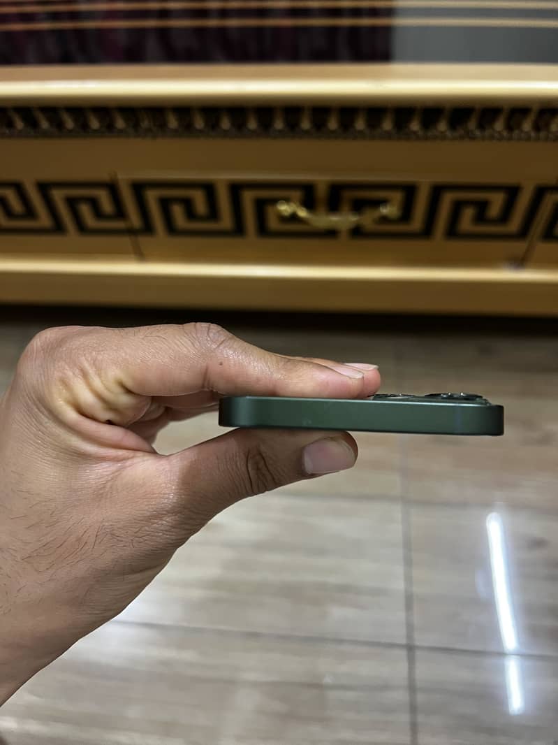 Apple iPhone 13 4