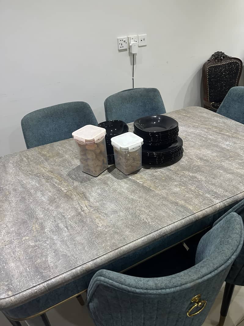 Dinning Table 0