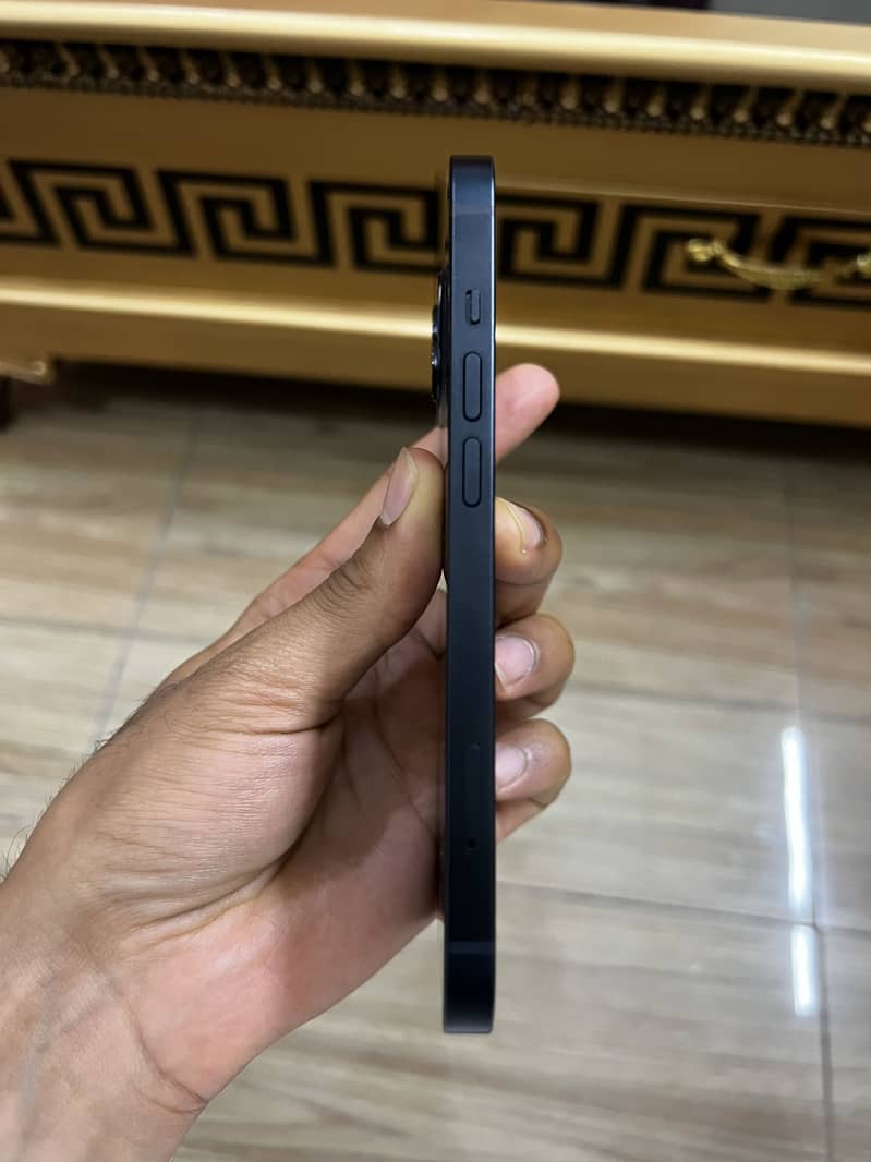 Apple iPhone 13 2