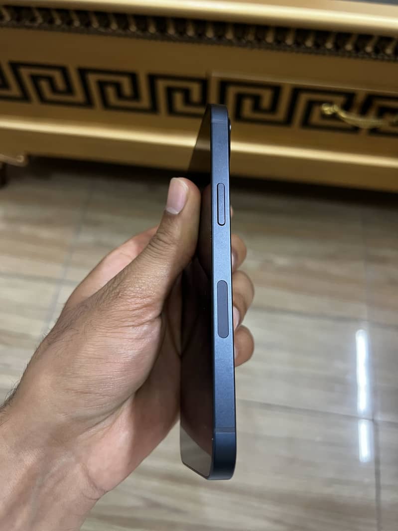 Apple iPhone 13 4