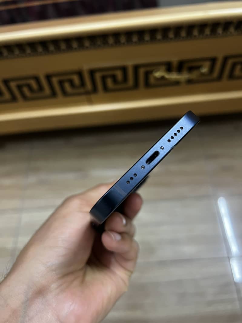 Apple iPhone 13 5