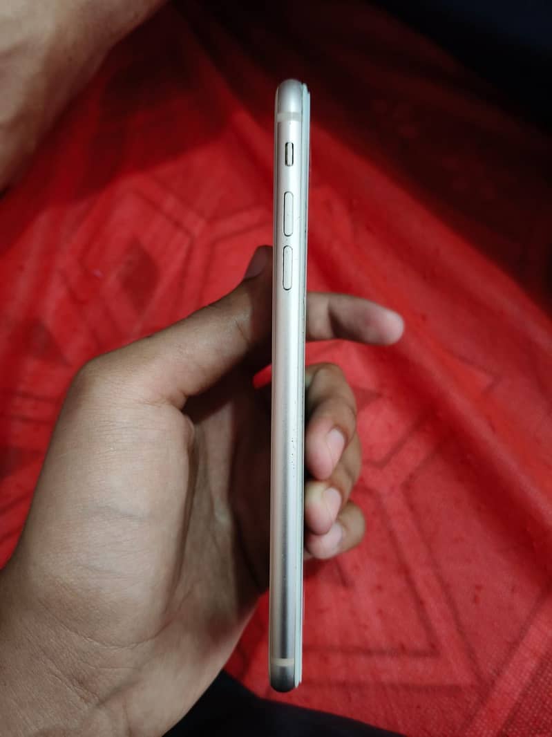 Apple iPhone 8 Plus 4