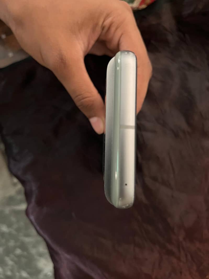 Google Pixel 8 4