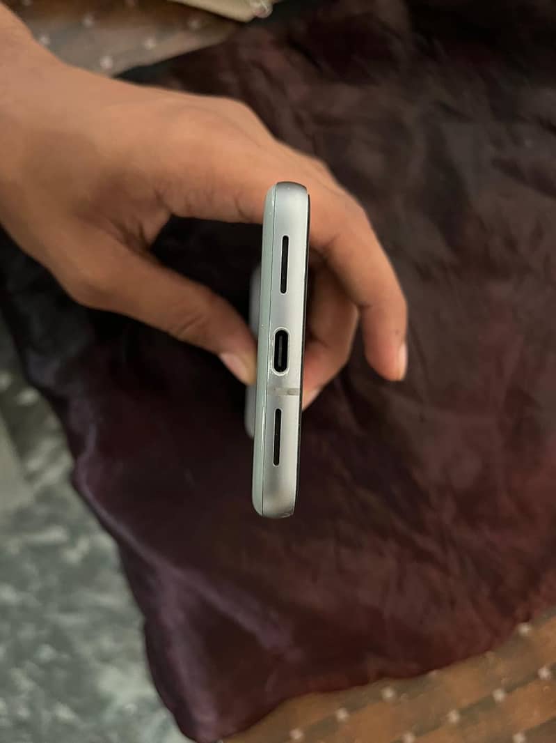 Google Pixel 8 7