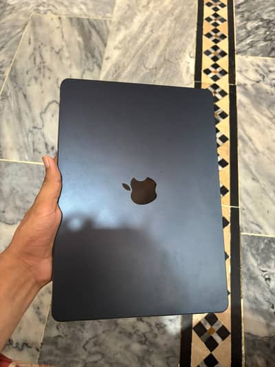 Macbook M4 air 16/512 13.6" 33cycle count