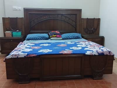 total wooden bed dressing in neat condition