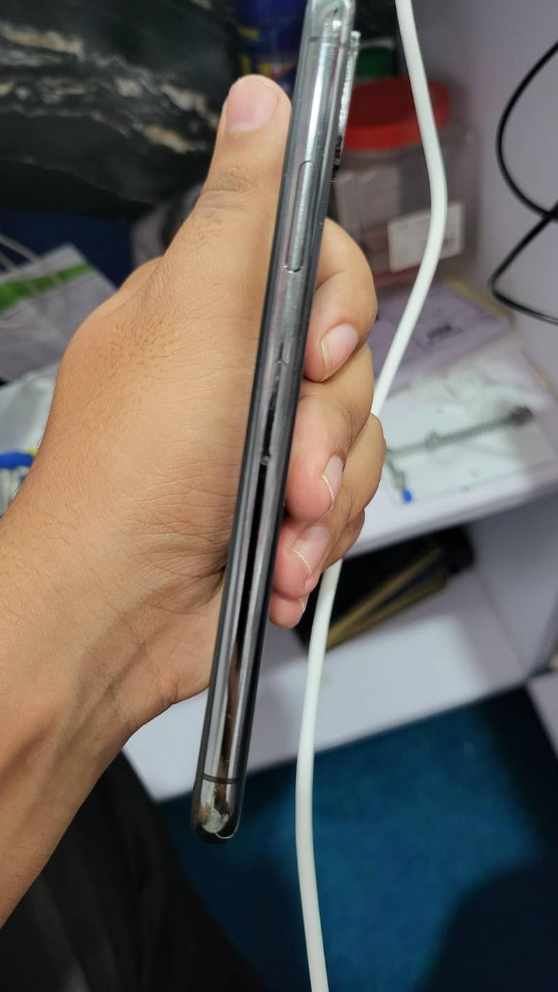 Apple iPhone X 3