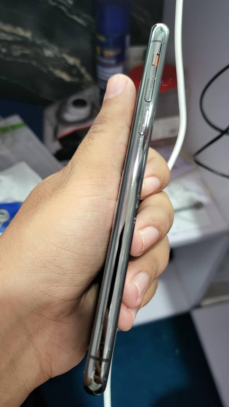 Apple iPhone X 5