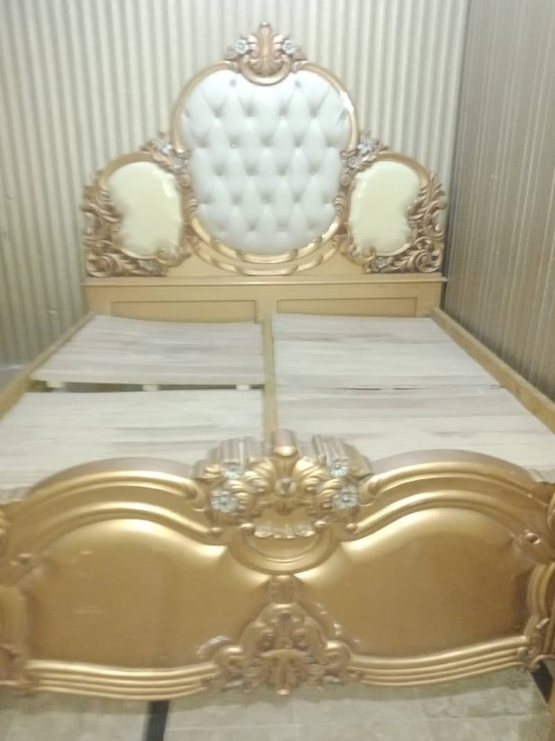 Bed and sofa 0