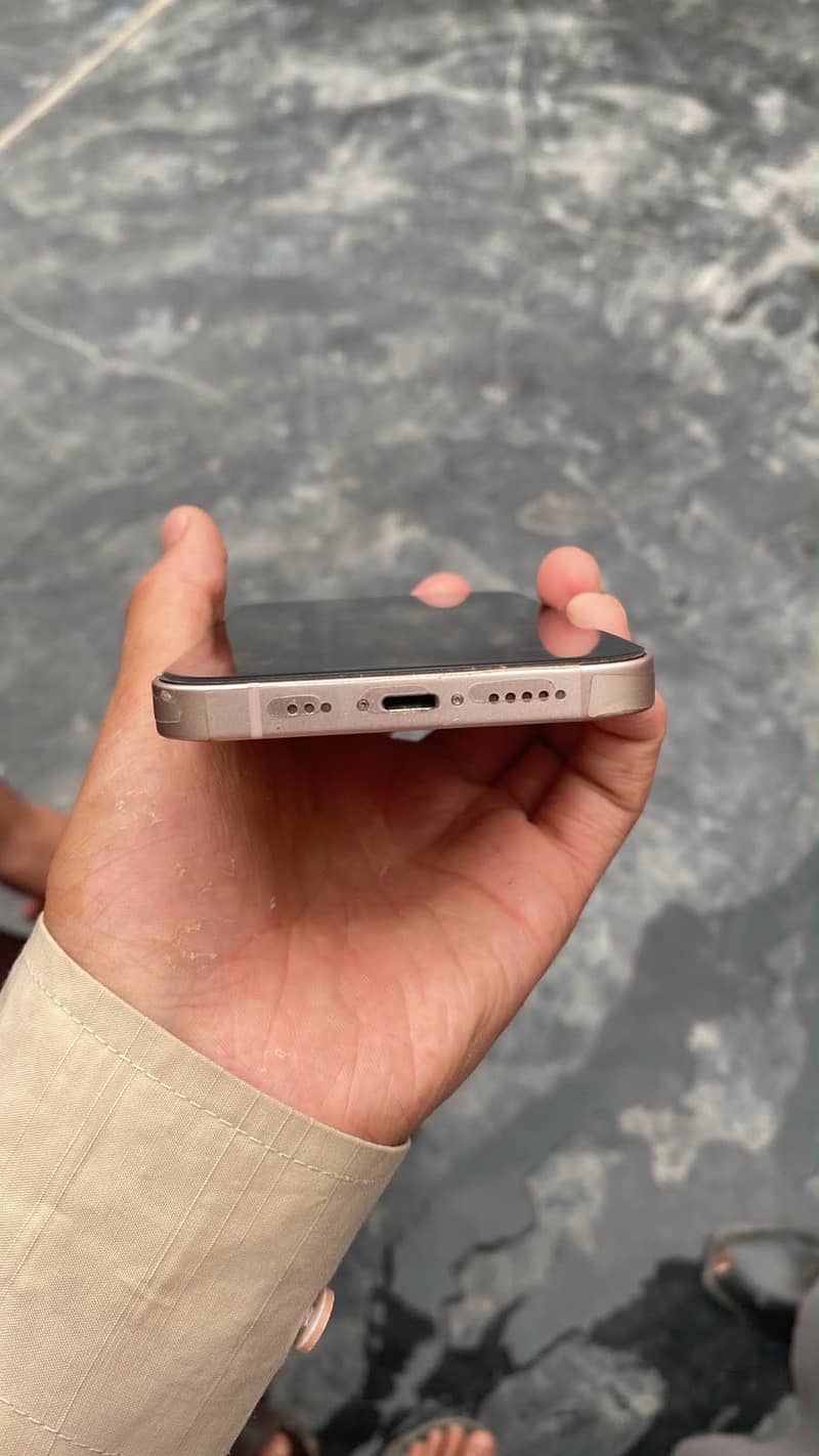 Apple iPhone 13 2