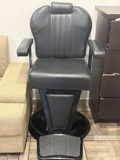 Salon chair