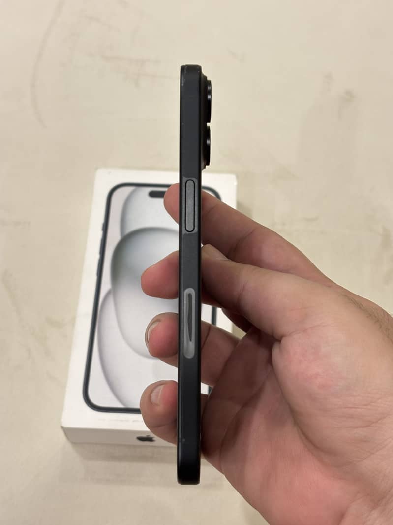 Apple iPhone 15 4