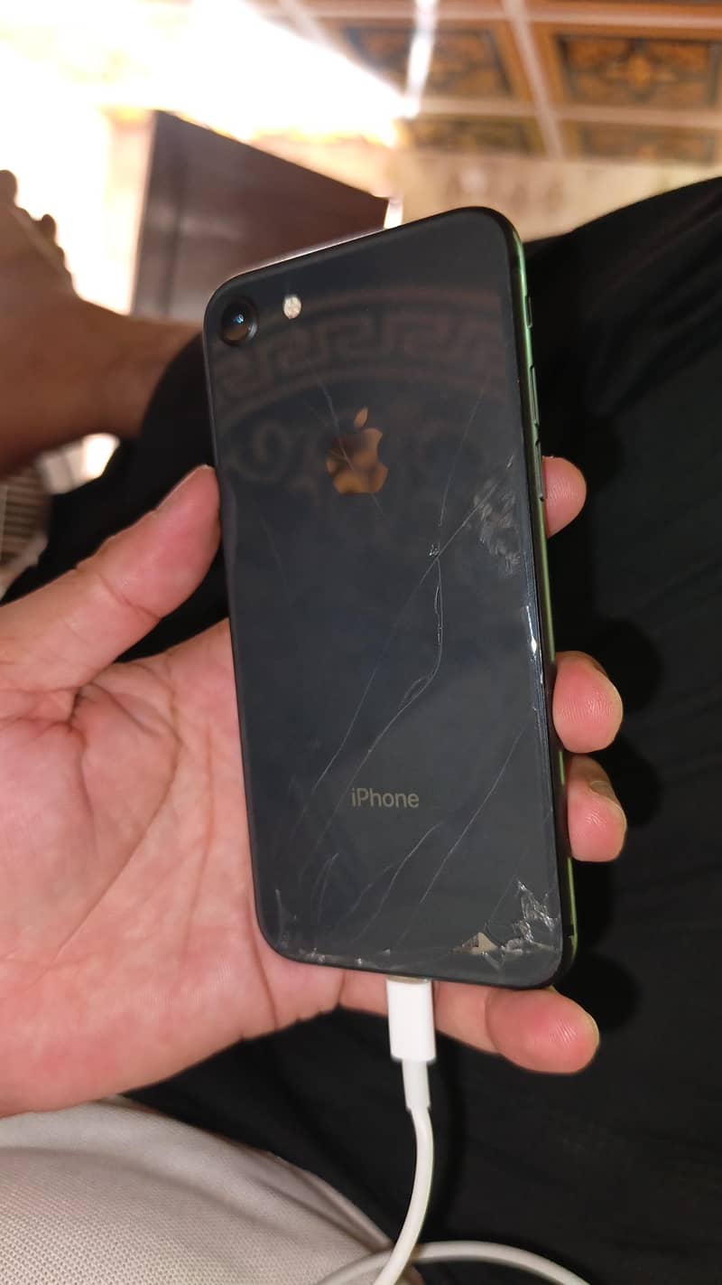 Apple iPhone 8 1