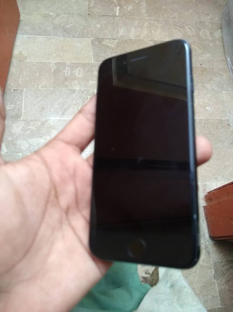 Apple iPhone 7 0
