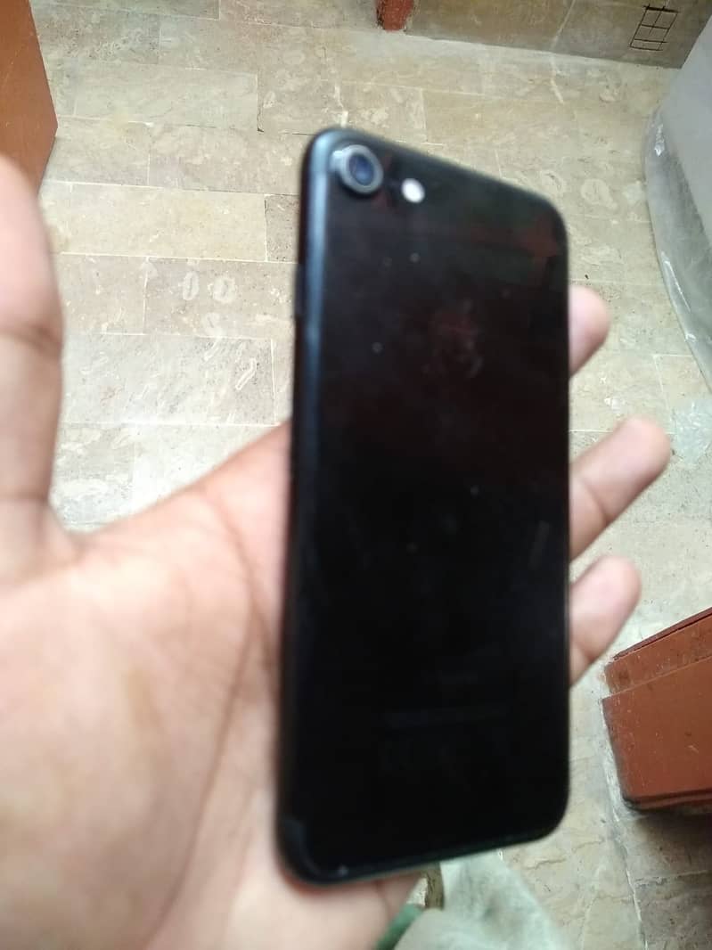 Apple iPhone 7 2