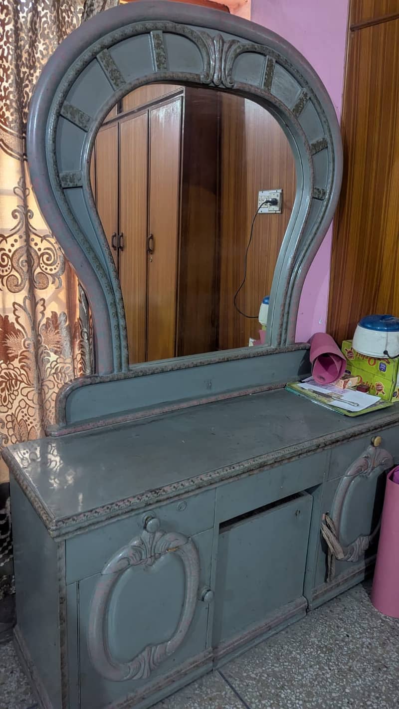 Dressing Table 0