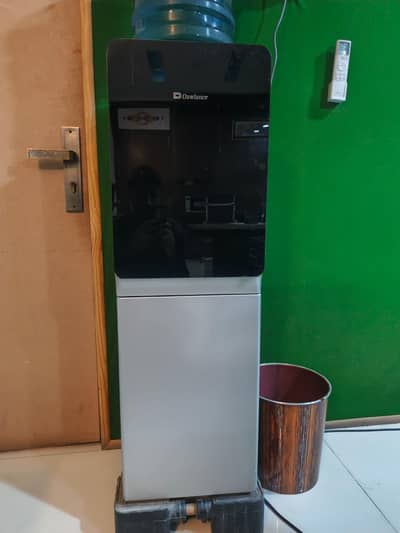 three tabs water dispensar