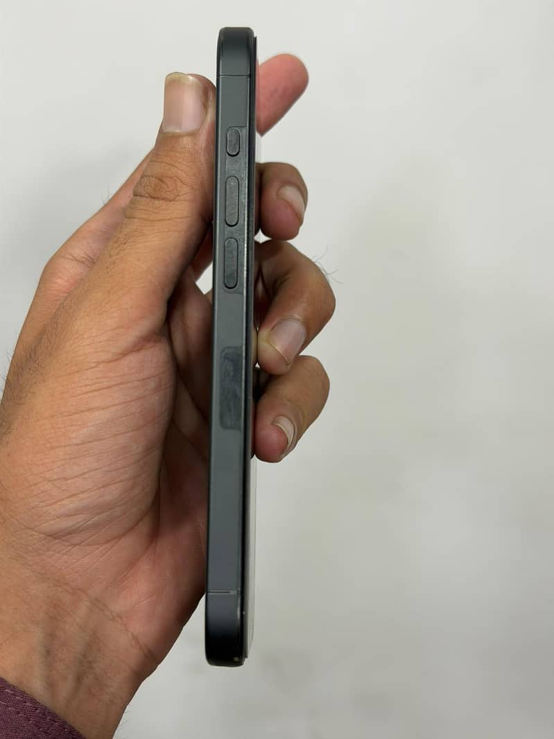 Apple iPhone 15 Pro 2