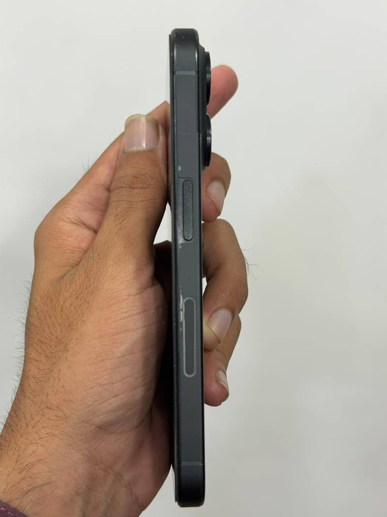 Apple iPhone 15 Pro 3