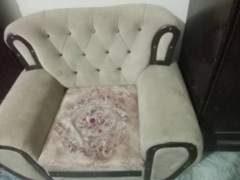 7 setr sofA 2