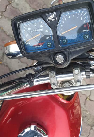 Honda 125 bike very neat and clean