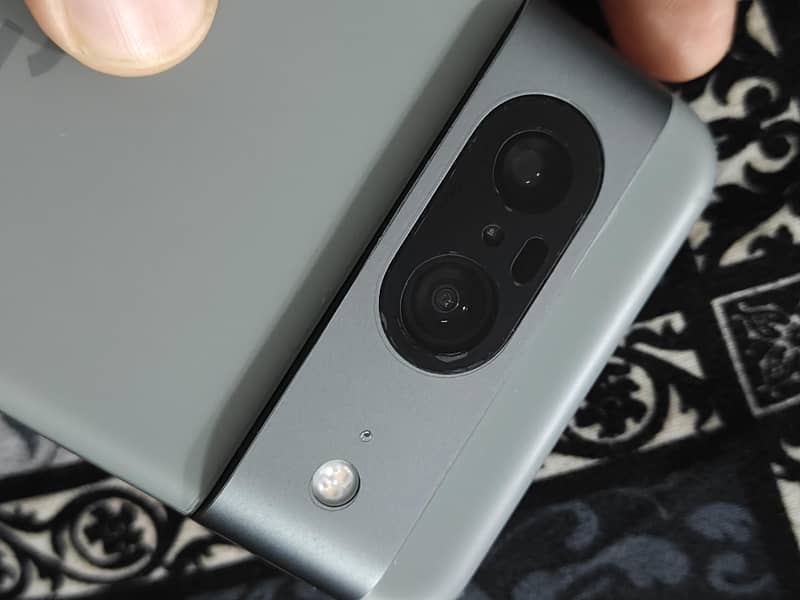 Google Pixel 8 4