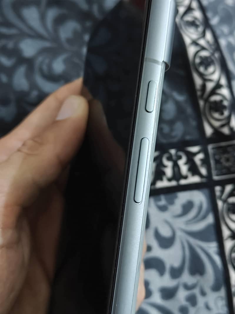Google Pixel 8 6