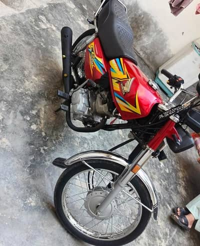 motorcycle Honda cg125 good condition  genuin tanky aur tappy availabl