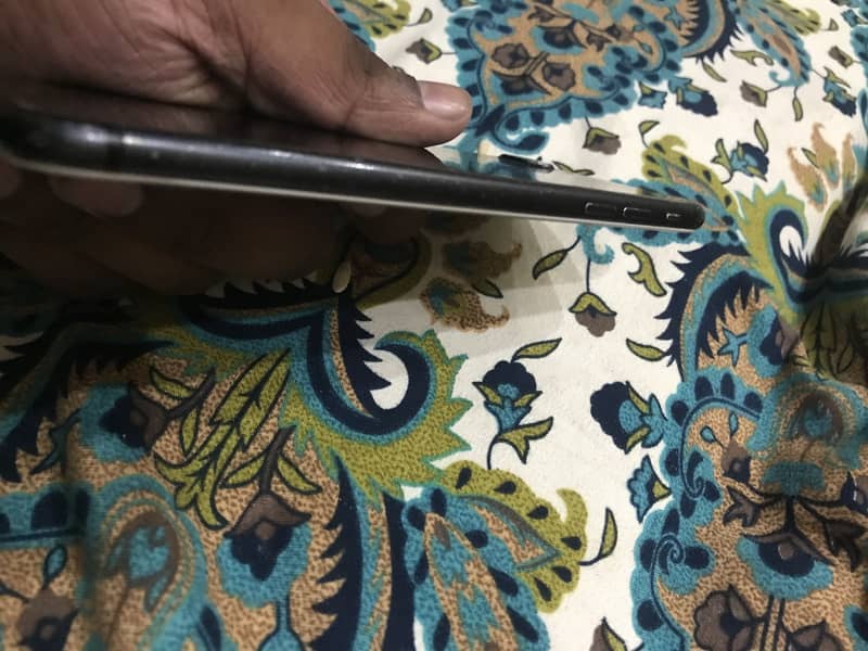 Apple iPhone 7 Plus 3
