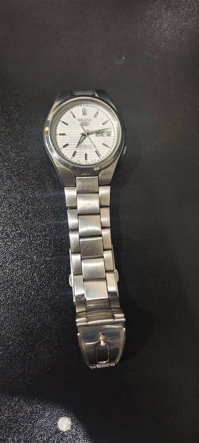Sliver colour seiko watch good condition  for sale